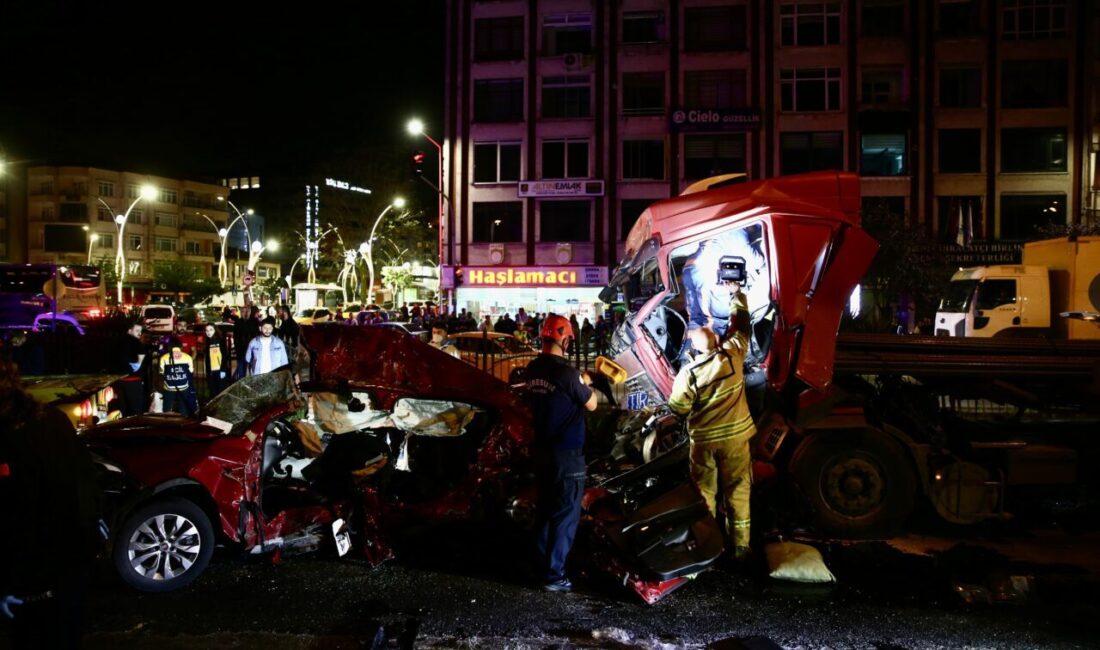 GİRESUN (AA) – Giresun'da tırın iki otomobile çarptığı trafik kazasında