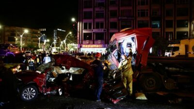 GİRESUN (AA) – Giresun'da tırın iki otomobile çarptığı trafik kazasında