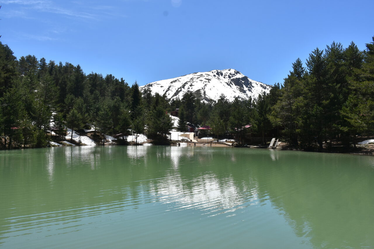 GÜMÜŞHANE (AA) – Gümüşhane'nin Torul ilçesindeki Limni Gölü Tabiat Parkı,