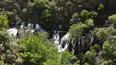 GÜMÜŞHANE (AA) – Doğu Karadeniz'in önemli turizm destinasyonlarından Tomara Şelalesi,