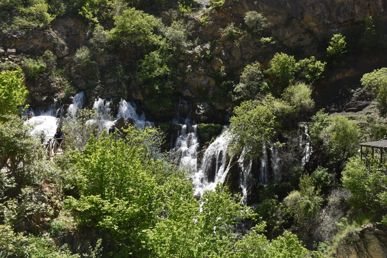 GÜMÜŞHANE (AA) – Doğu Karadeniz'in önemli turizm destinasyonlarından Tomara Şelalesi,