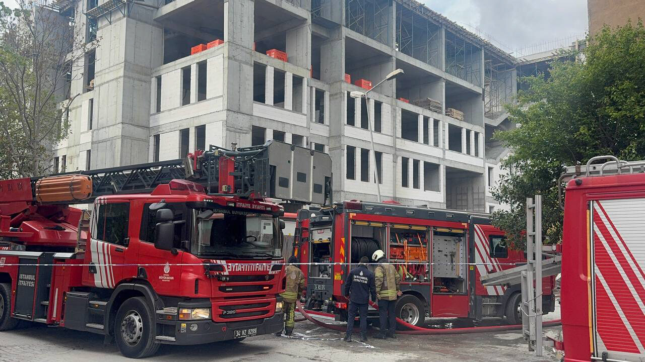 İSTANBUL (AA) – Güngören'de, bir okul inşaatında işçilerin kaldığı 2