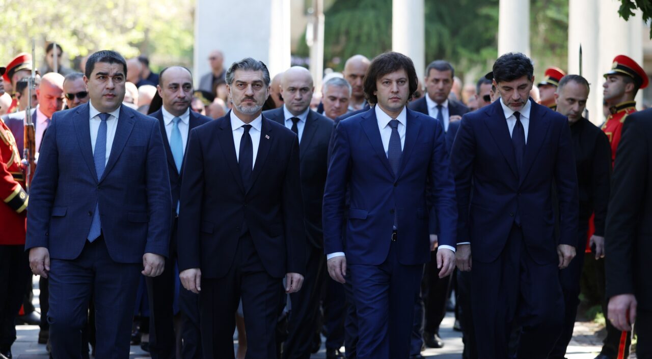 - Gürcistan Başbakanı İrakli Kobakhidze:
- "300 bin Gürcü, faşizme karşı