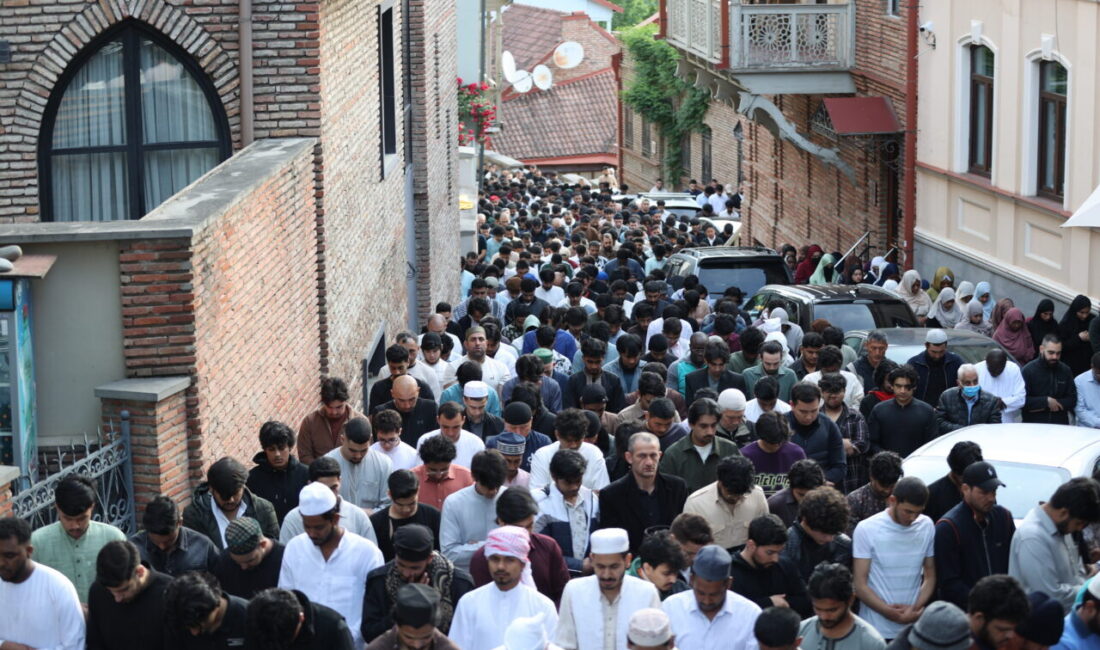 TİFLİS (AA) – Gürcistan'ın başkenti Tiflis'teki Cuma Camisi'nde Kurban Bayramı