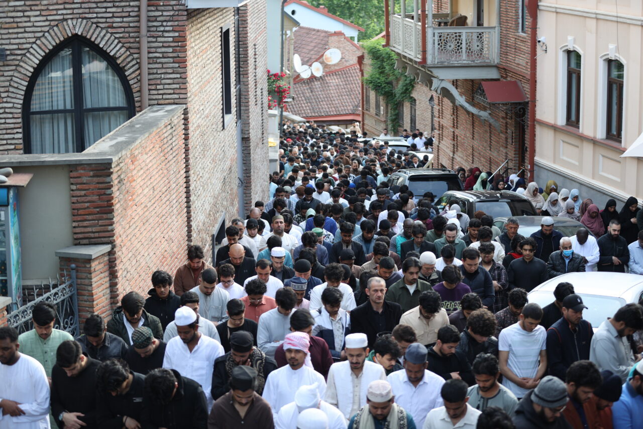 TİFLİS (AA) – Gürcistan'ın başkenti Tiflis'teki Cuma Camisi'nde Kurban Bayramı