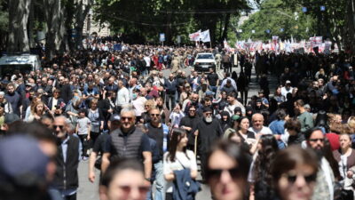 TİFLİS (AA) – Gürcistan'ın başkenti Tiflis'te on binlerce kişi, "Aile