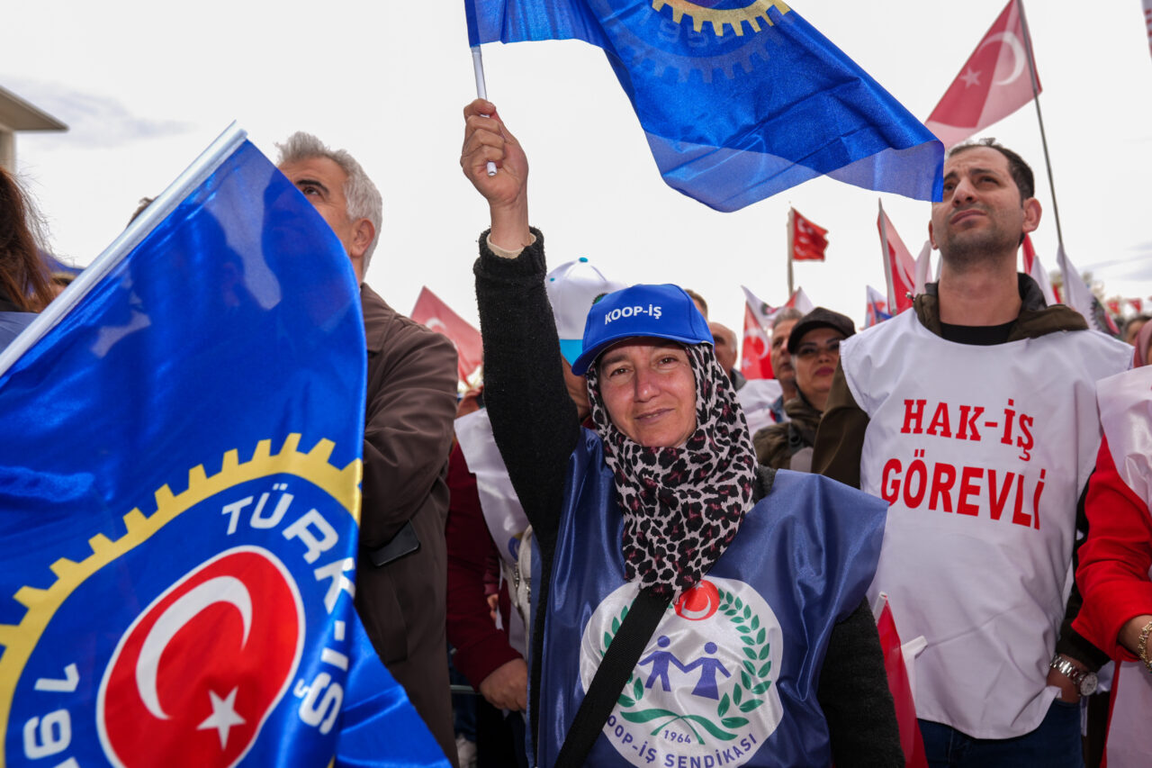 - HAK-İŞ Konfederasyonu Ankara İl Başkanı Dere:
- "Tüm emekçilerin ücretlerinin