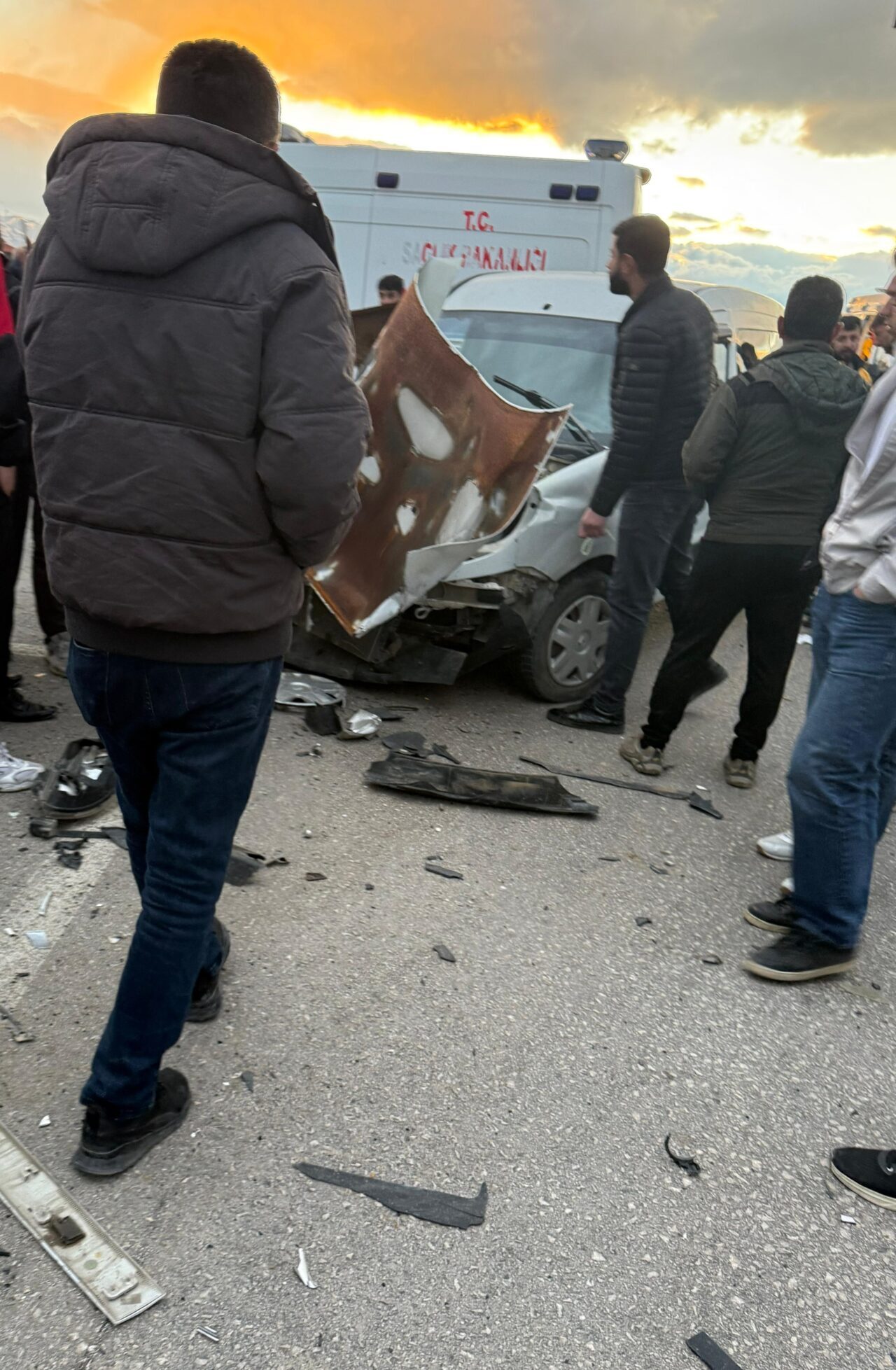 HAKKARİ (AA) – Hakkari'nin Yüksekova ilçesinde 3 hafif ticari aracın