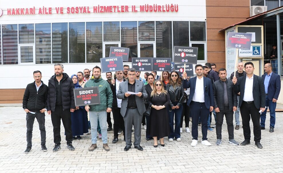 HAKKARİ (AA) – Hakkari'de Sağlık-Sen üyeleri, dün Aile ve Sosyal