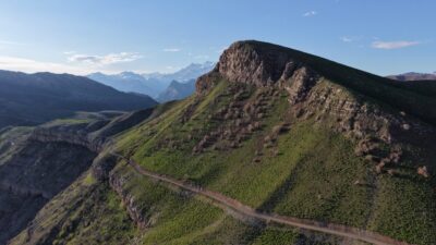 HAKKARİ (AA) – Hakkari'nin Derecik ilçesindeki Sılo Yaylası, bugünlerde açan