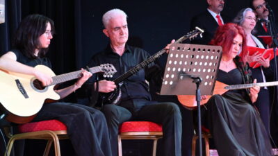 - Koro şefi Seda Türkmen:
- "Koromuzda 30 yaşından 60 yaşına