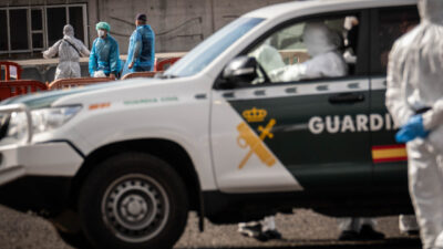 - Gemiden ilk önce 14 İspanyol yolcu ile Cabo Verde'de