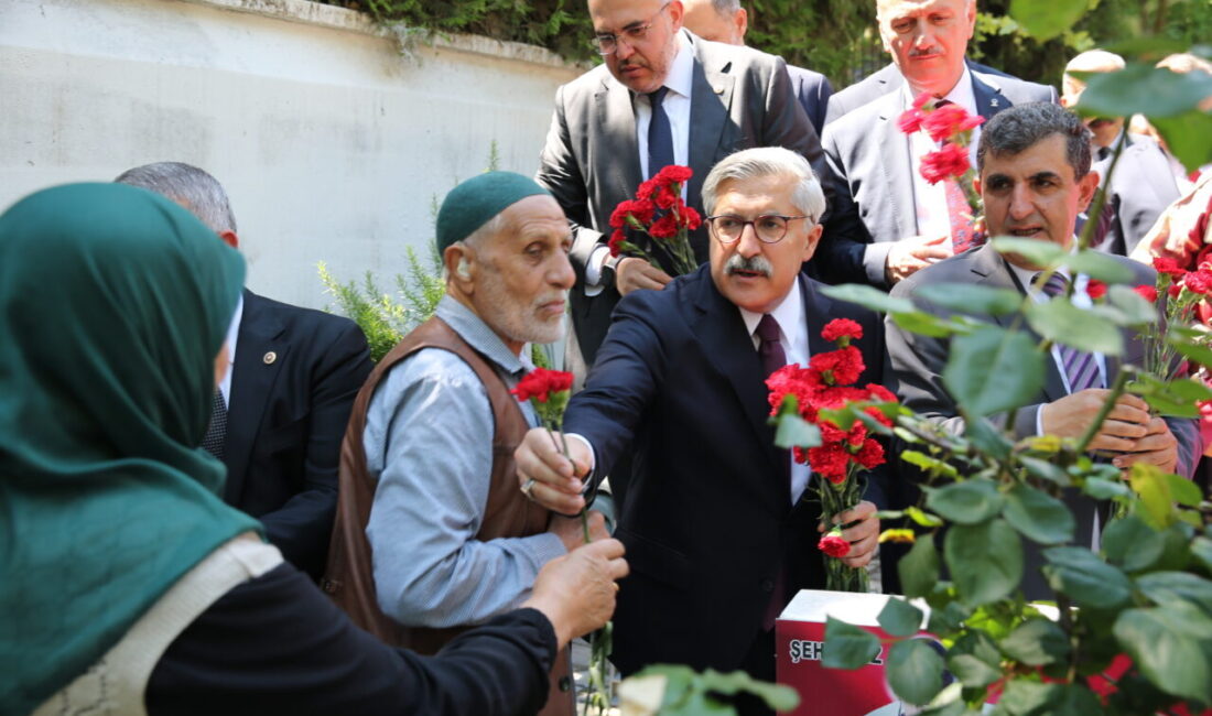 HATAY (AA) – Hatay'da Kurban Bayramı arifesinde şehitler ve depremlerde