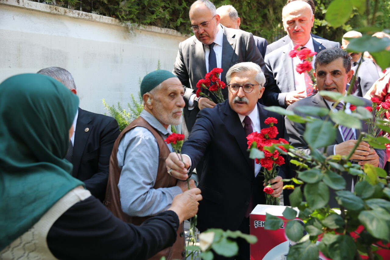 HATAY (AA) – Hatay'da Kurban Bayramı arifesinde şehitler ve depremlerde