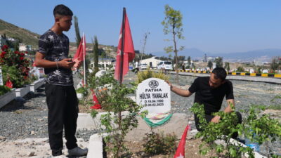 HATAY (AA) – Hatay'da 6 Şubat 2023'teki depremlerde yakınlarını kaybedenler,