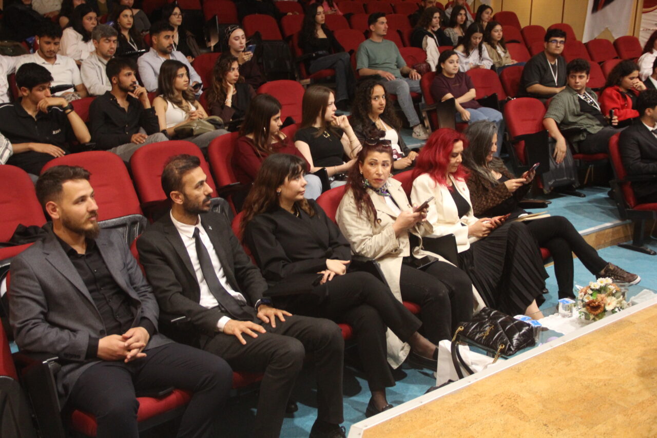 HATAY (AA) – Hatay'da 7 üniversitenin katılımıyla düzenlenen "Doğru Bilginin