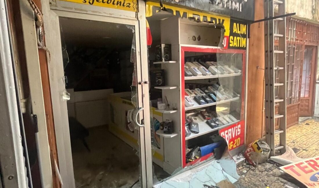 HATAY (AA) – Hatay'ın Dörtyol ilçesinde yangın çıkan pasajdaki 3