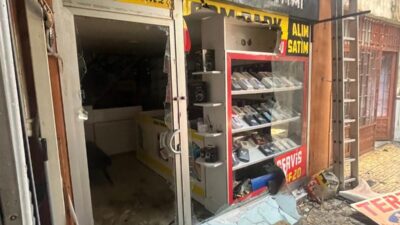 HATAY (AA) – Hatay'ın Dörtyol ilçesinde yangın çıkan pasajdaki 3