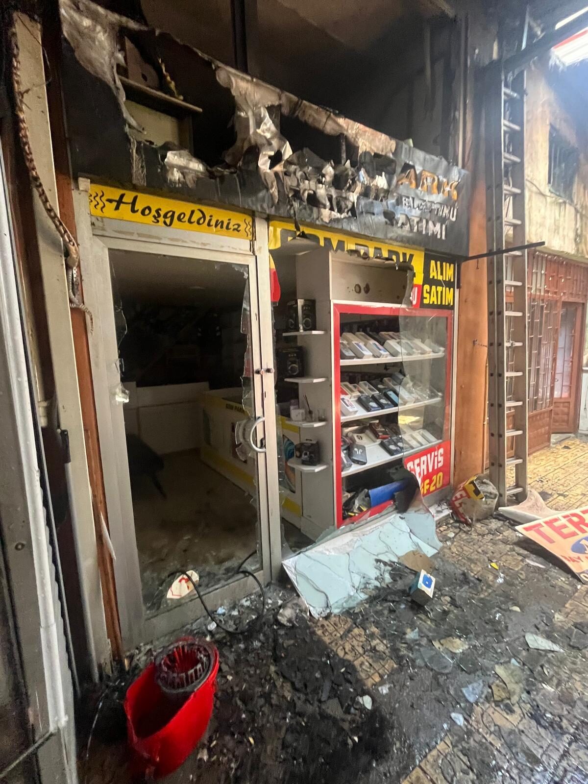 HATAY (AA) – Hatay'ın Dörtyol ilçesinde yangın çıkan pasajdaki 3