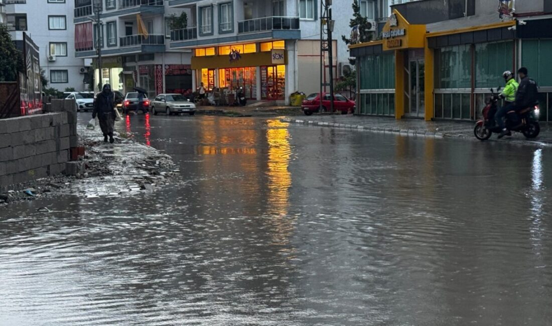 HATAY (AA) – Hatay'ın Dörtyol ilçesinde sağanak nedeniyle bazı cadde