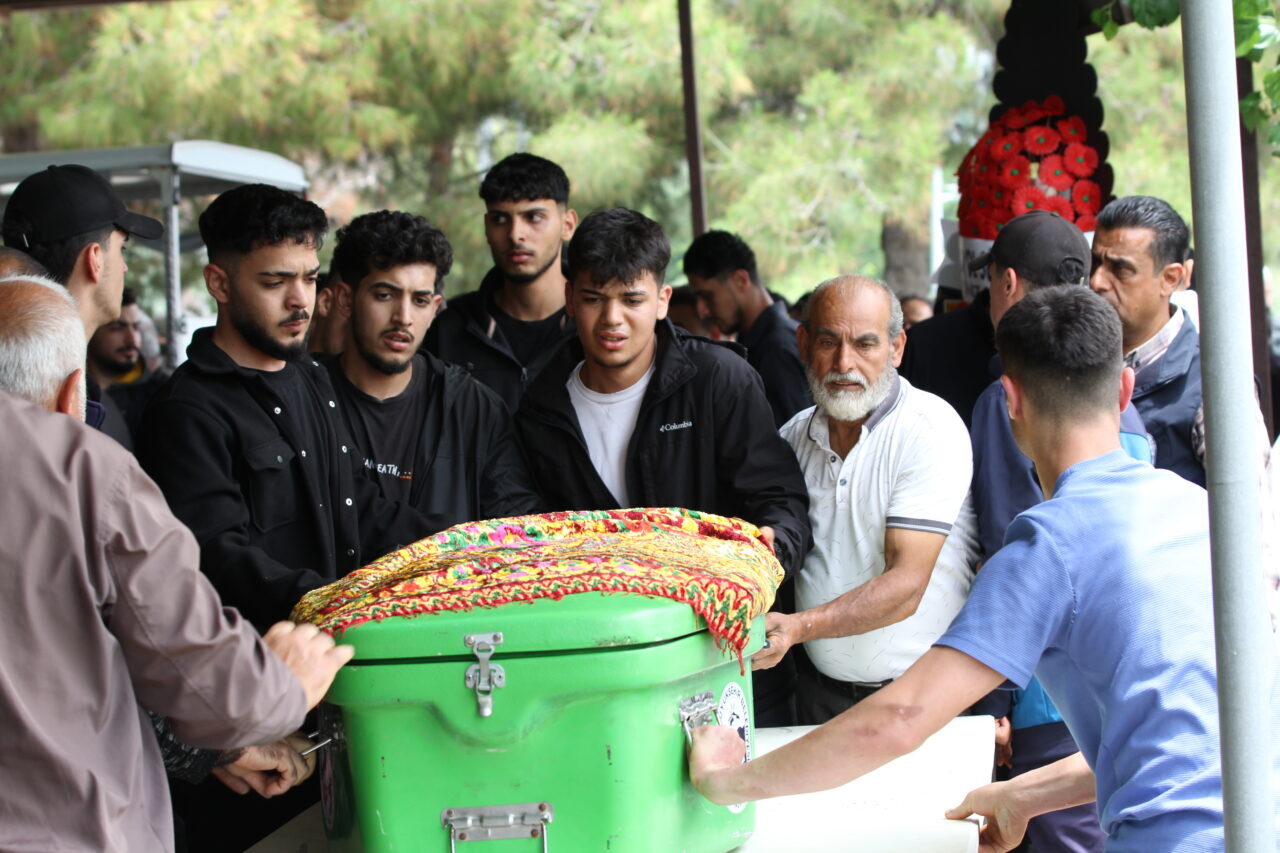 HATAY (AA) – Hatay'da bulundukları aracın sağanağın etkisiyle çöken köprüden