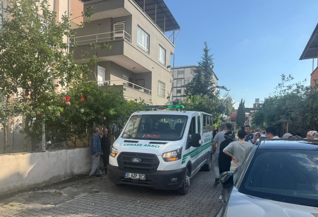 HATAY (AA) – Hatay'ın İskenderun ilçesinde eşi tarafından tüfekle vurulan