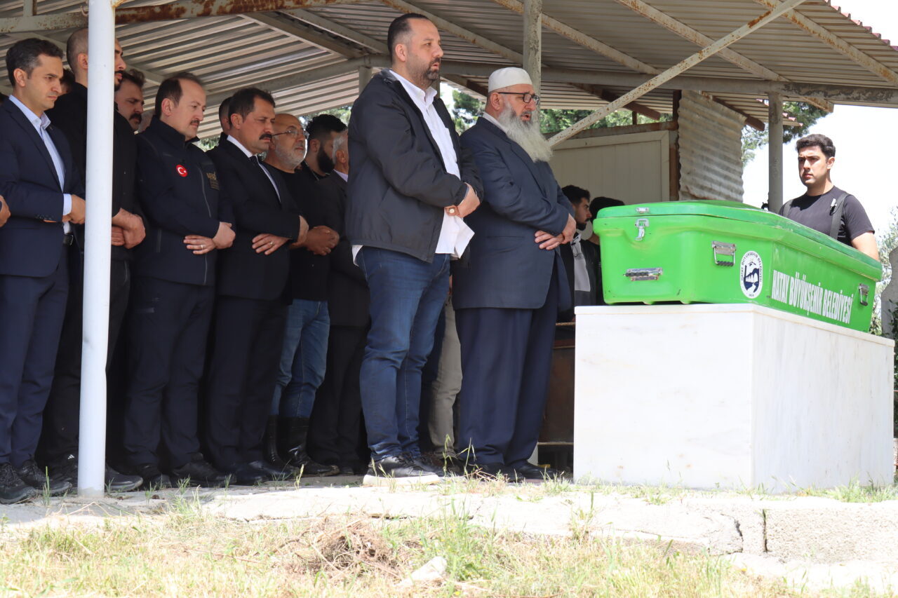 - Cenaze törenine Vali Mustafa Masatlı ve AFAD Başkanı Ali
