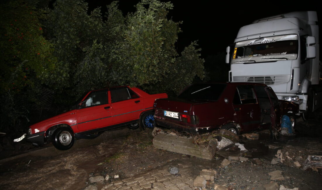 HATAY (AA) – Hatay'ın Dörtyol ilçesinde sağanak sonrası oluşan su