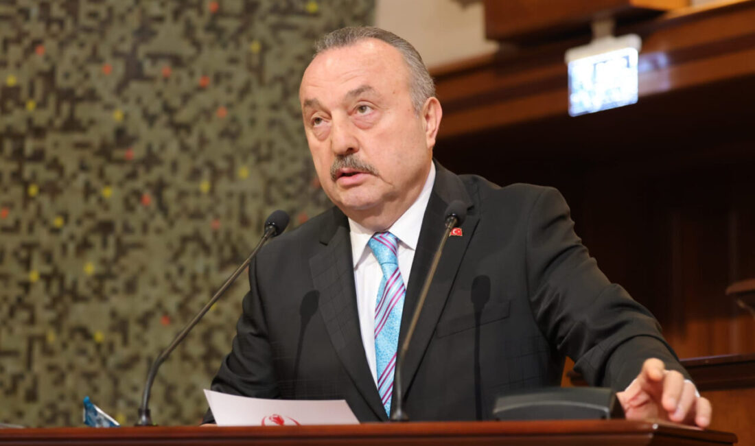- BBP Grup Başkanvekili Dursun Çağlayan:
- "Şu anda Taksim Meydanı'nda