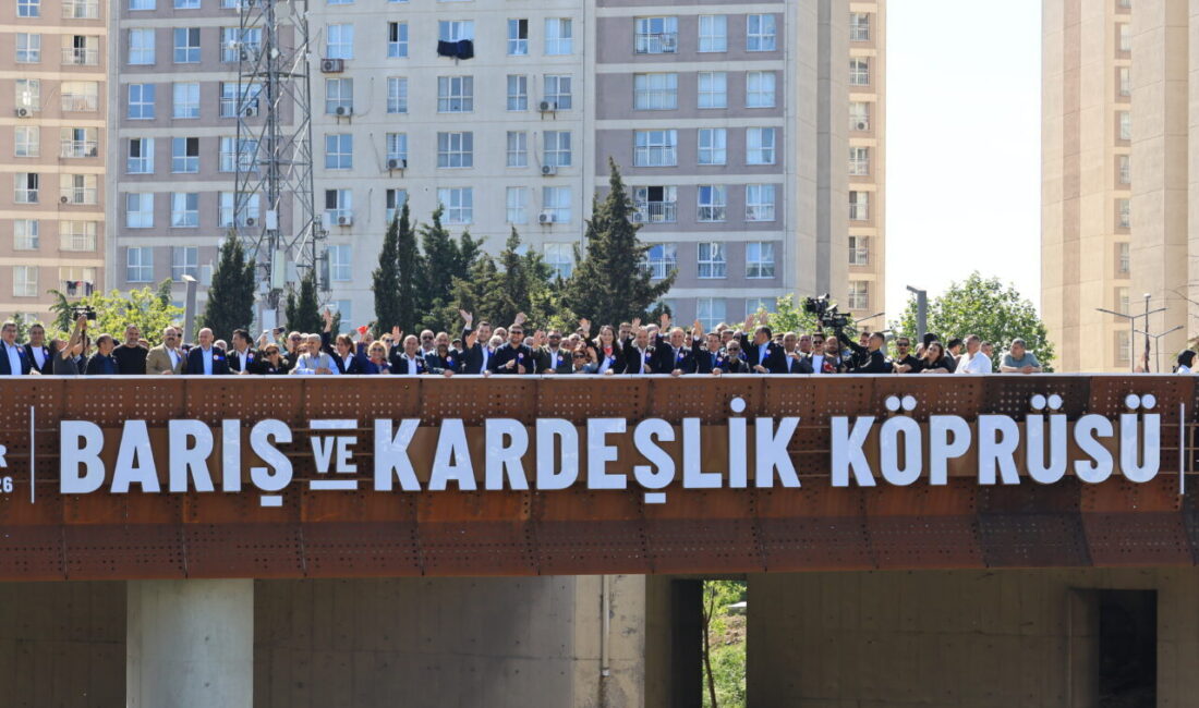 - Teknik ömrünü tamamlamış eski yapının yerine inşa edilen geçit