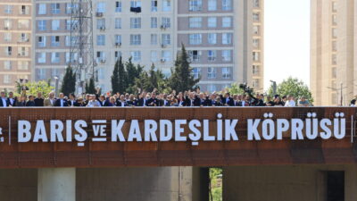 - Teknik ömrünü tamamlamış eski yapının yerine inşa edilen geçit