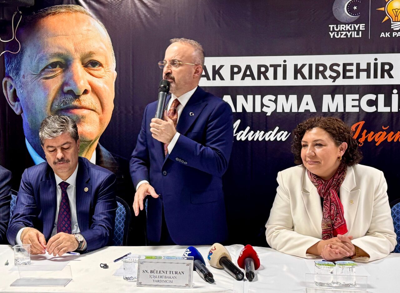 - "Utanmadan, sıkılmadan sözüm ona tecrübeli dedikleri, akil adam dedikleri