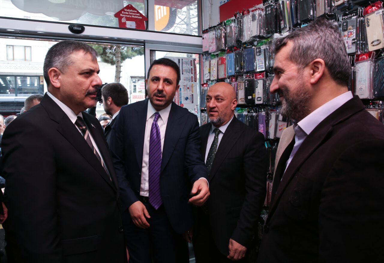BİTLİS (AA) – İçişleri Bakanı Mustafa Çiftçi, Bitlis'te ziyaretlerde bulundu,