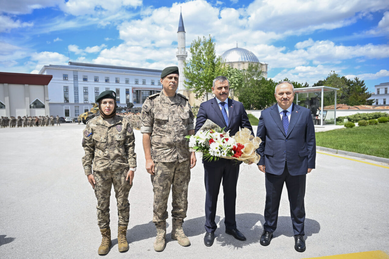 - "Ruhunu okyanus ötesine satanların ihanet kalkışması olan 15 Temmuz