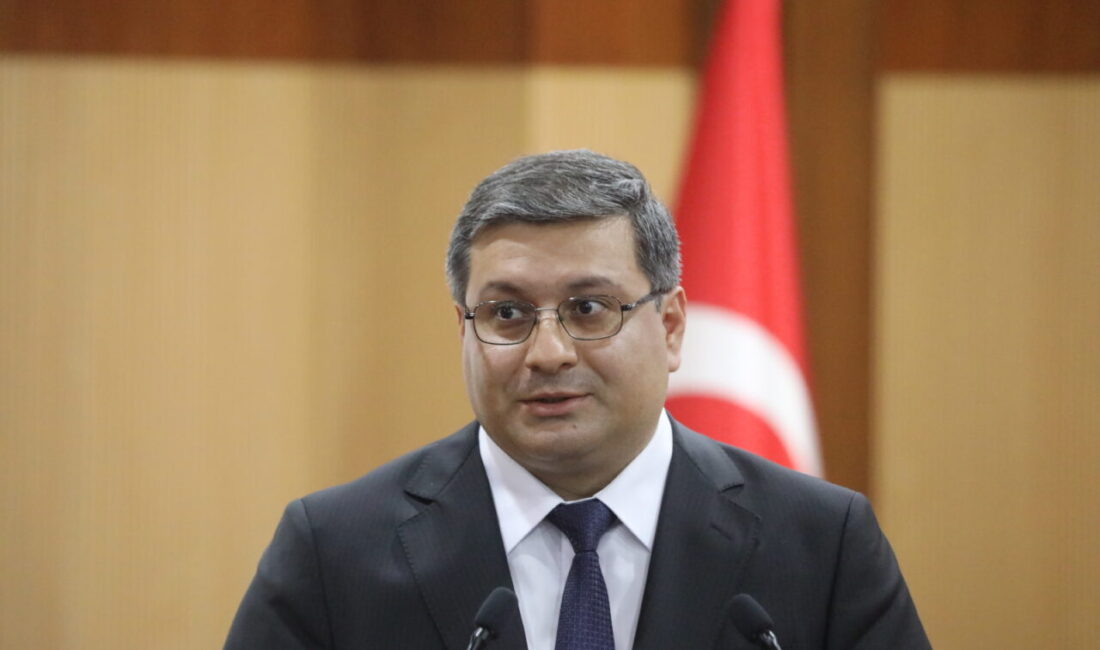 - Nahçıvan Özerk Cumhuriyeti Ekonomi Bakanı Kazım Hüseyneliyev:
- "Türkiye'nin Türk
