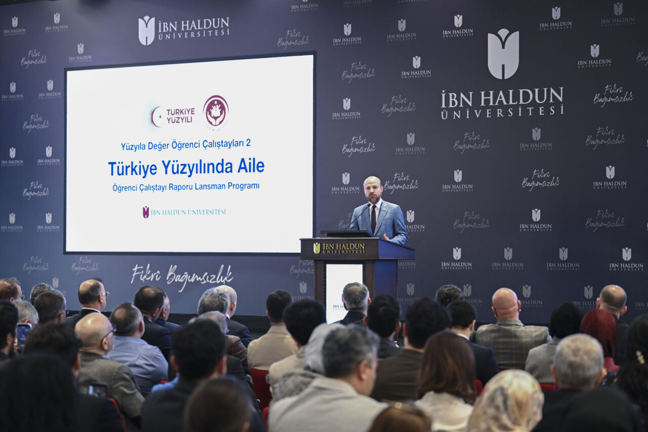 - İHÜ Mütevelli Heyeti Başkan Vekili Bilal Erdoğan:
- "İnsanların çocuk