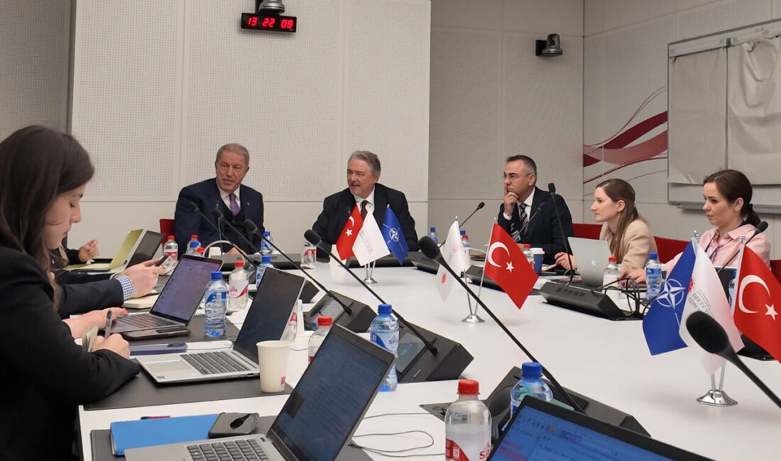- Panelde uluslararası arenada yaşanan değişim sürecinde Türkiye ve NATO'nun