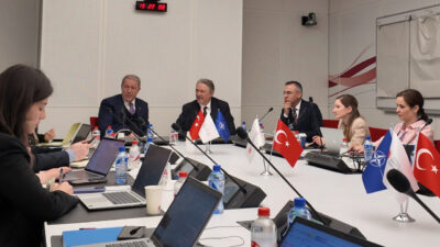 - Panelde uluslararası arenada yaşanan değişim sürecinde Türkiye ve NATO'nun