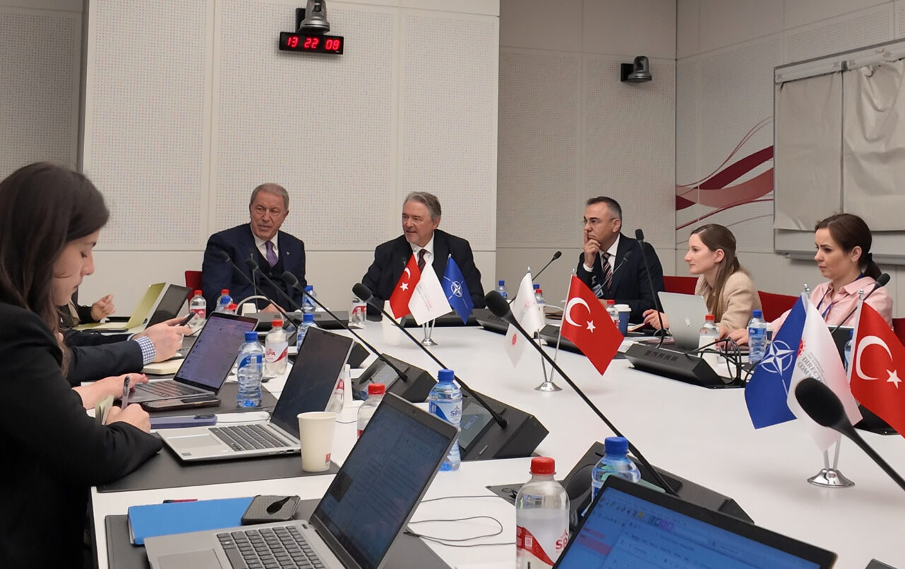 - Panelde uluslararası arenada yaşanan değişim sürecinde Türkiye ve NATO'nun