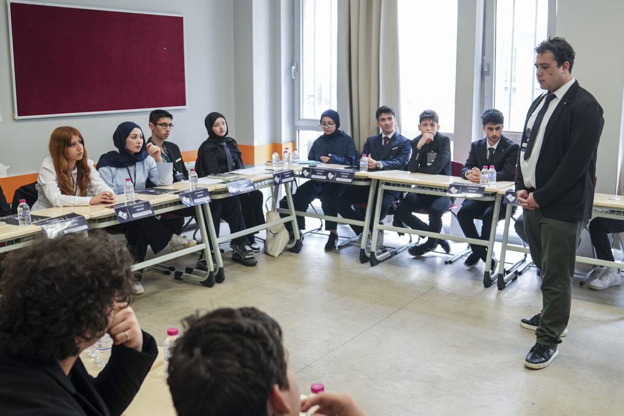 - İki gün süren etkinlikte öğrenciler, teknoloji, siyaset, ekonomi, sosyoloji,
