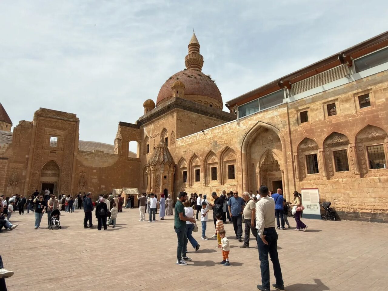 AĞRI (AA) – Ağrı'nın Doğubayazıt ilçesindeki tarihi İshak Paşa Sarayı'nı