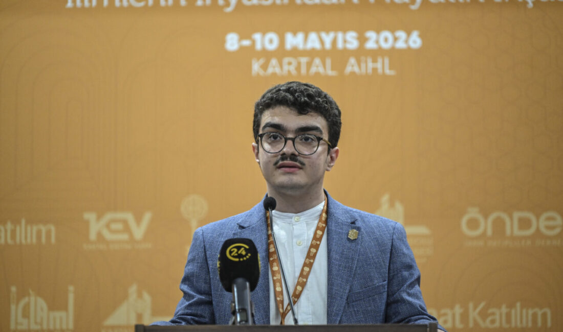 İSTANBUL (AA) – İstanbul'da "İlimlerin İhyasından Hayatın İnşasına" temasıyla düzenlenen