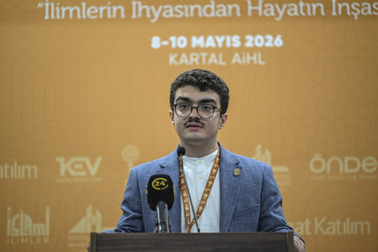 İSTANBUL (AA) – İstanbul'da "İlimlerin İhyasından Hayatın İnşasına" temasıyla düzenlenen