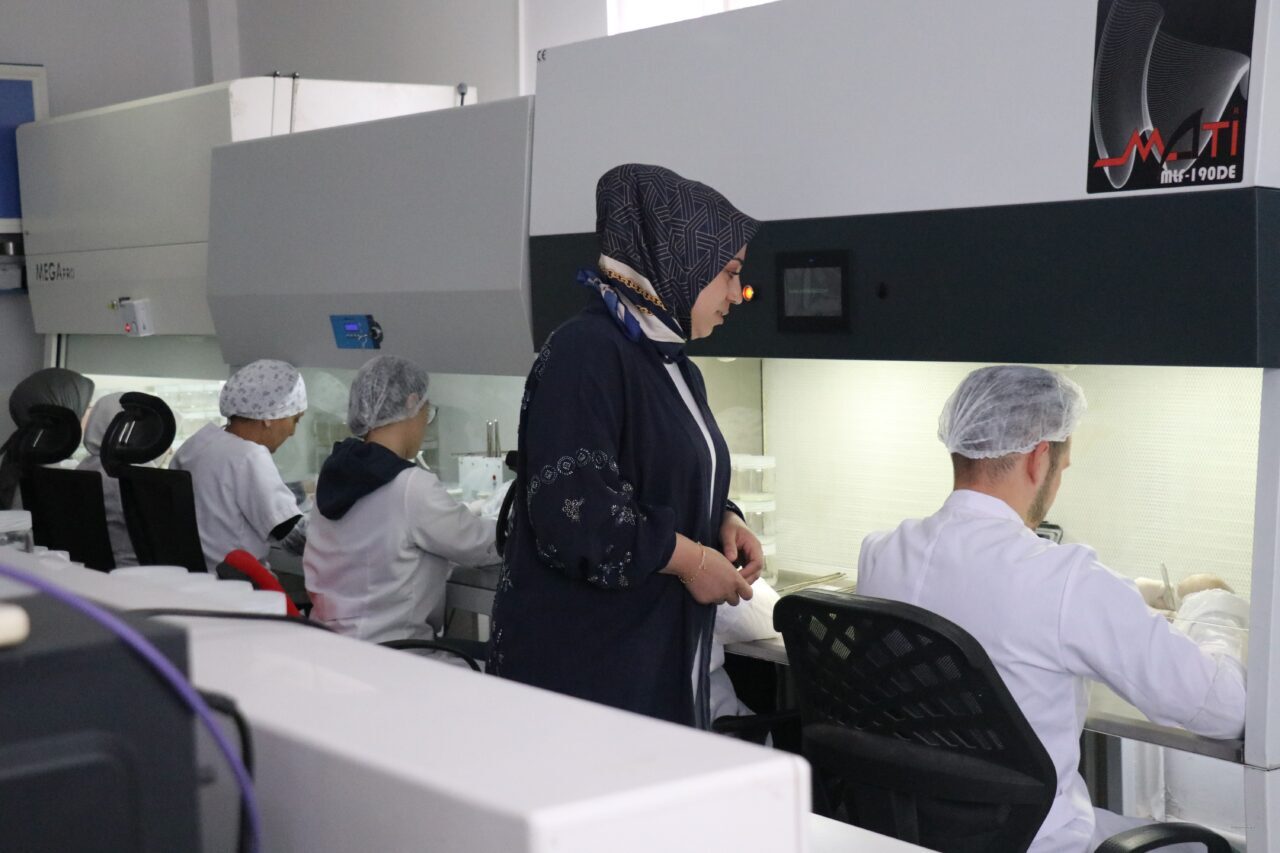 - ISUBÜ Ziraat Fakültesi Bahçe Bitkileri Bölümü Öğretim Üyesi Prof.