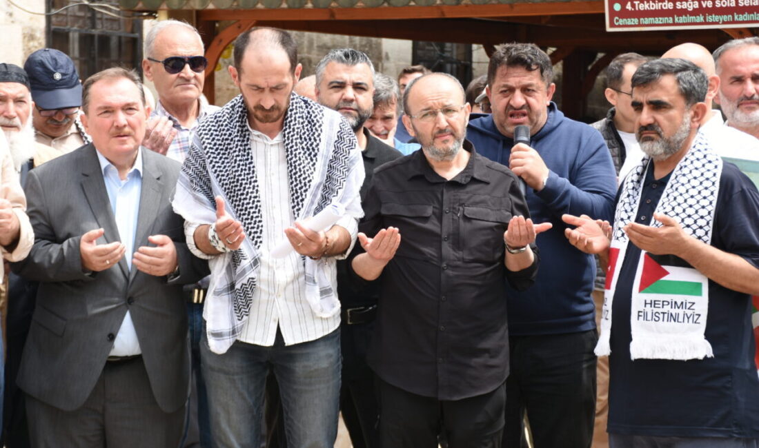 ANTALYA (AA) – Antalya’da, İsrail ordusunun Gazze’ye insani yardım ulaştırmak