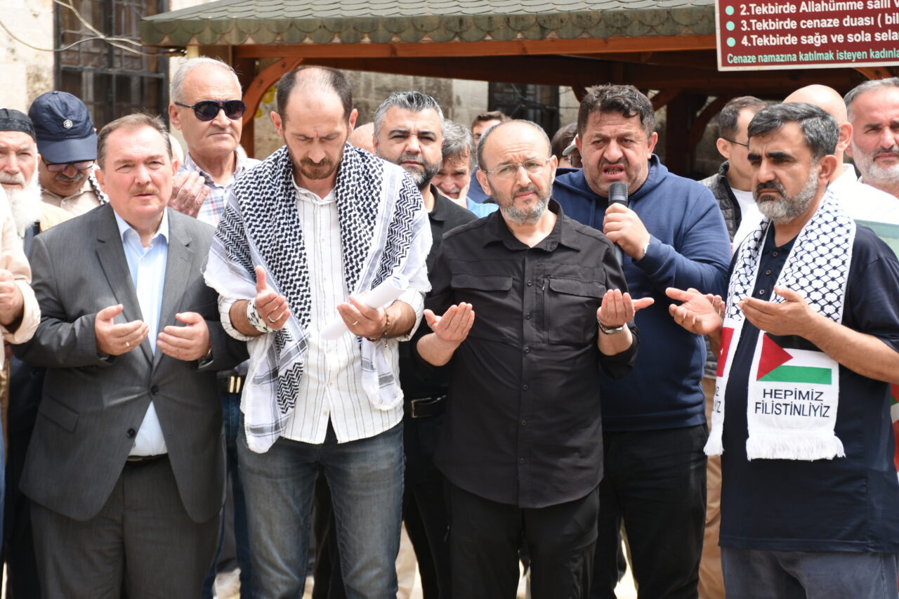 ANTALYA (AA) – Antalya’da, İsrail ordusunun Gazze’ye insani yardım ulaştırmak