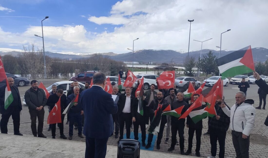 ARDAHAN (AA) – Ardahan'da vatandaşlar, İsrail ordusunun Gazze'ye insani yardım