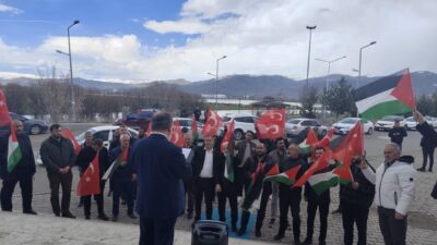ARDAHAN (AA) – Ardahan'da vatandaşlar, İsrail ordusunun Gazze'ye insani yardım