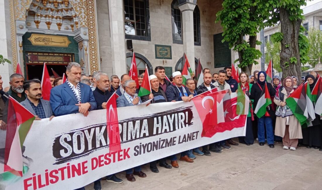 MANİSA (AA) – Manisa'nın Yunusemre ilçesinde İsrail'in Küresel Sumud Filosu'na