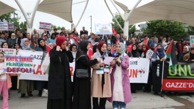 SAKARYA (AA) – Sakarya'da sivil toplum kuruluşlarının üyeleri, İsrail ordusunun